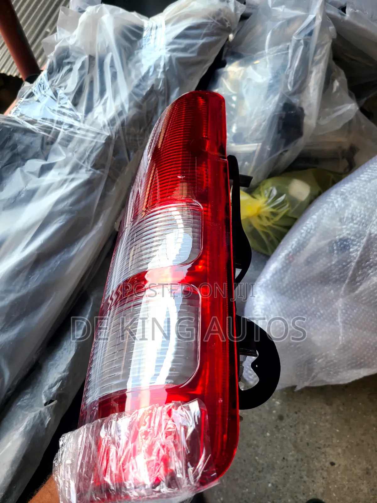 Toyota Hiace 2005 Backlight Left and Right