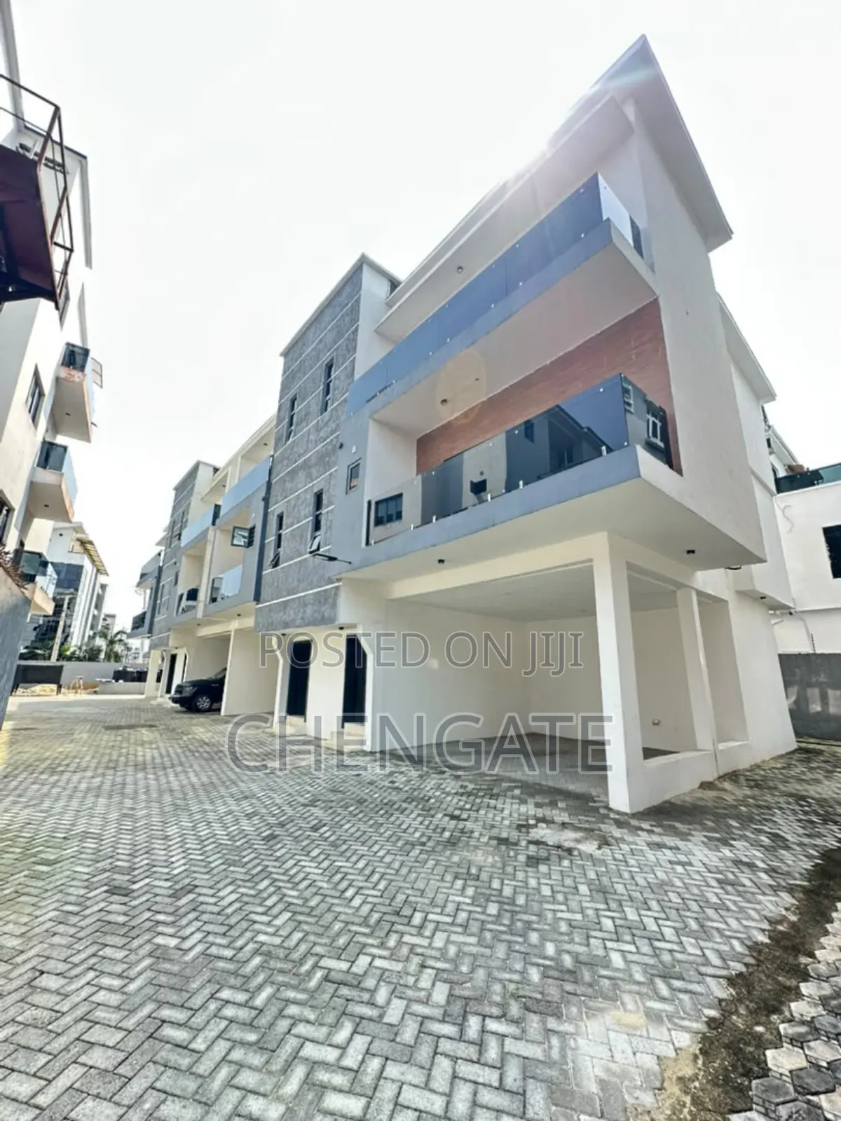 4bdrm Townhouse/Terrace in Ologolo for sale