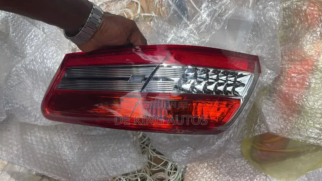 Toyota Camry 2010 Outer Backlight/Tailight Left and Right