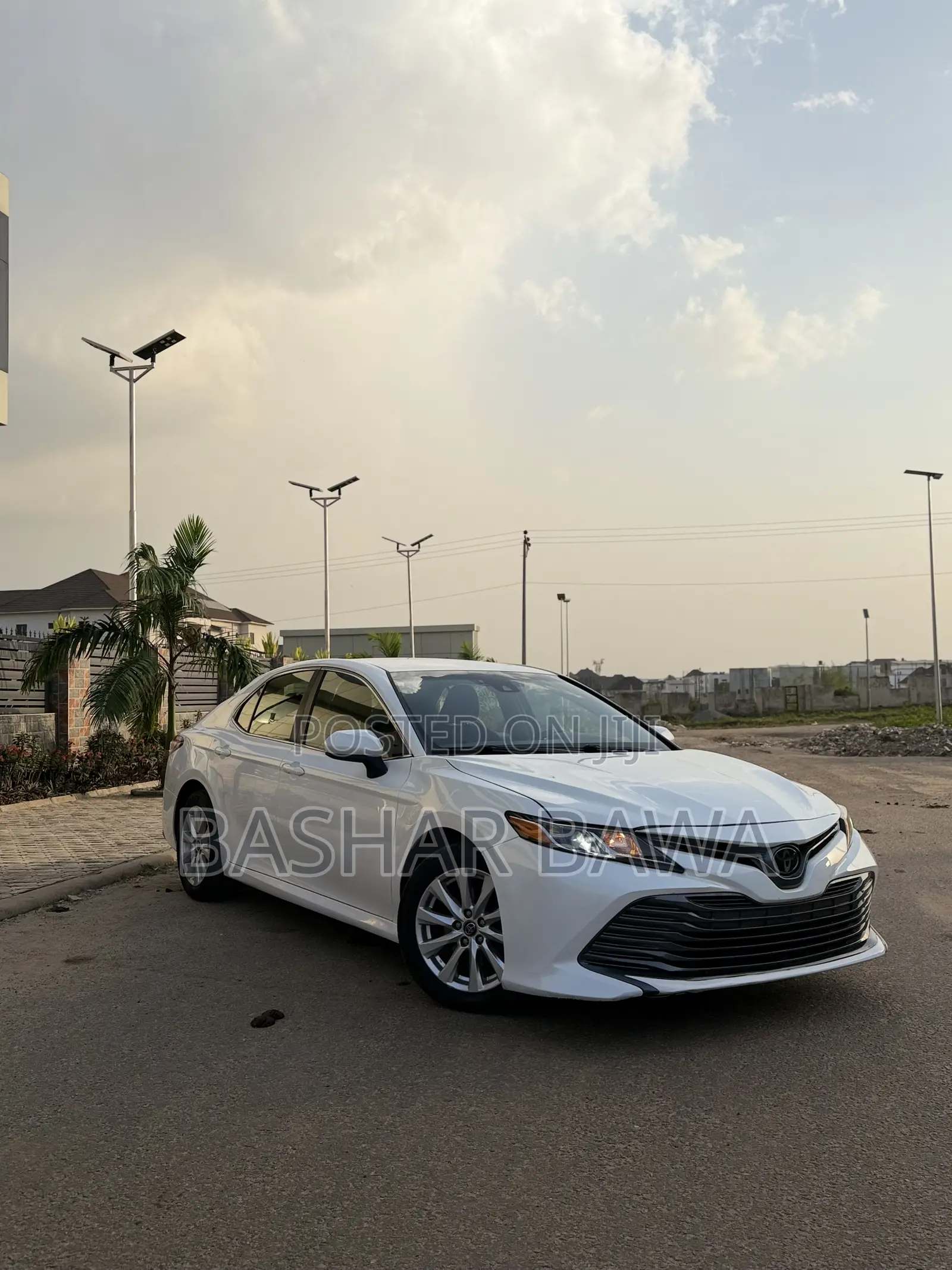 Toyota Camry LE FWD (2.5L 4cyl 8AM) 2018 White