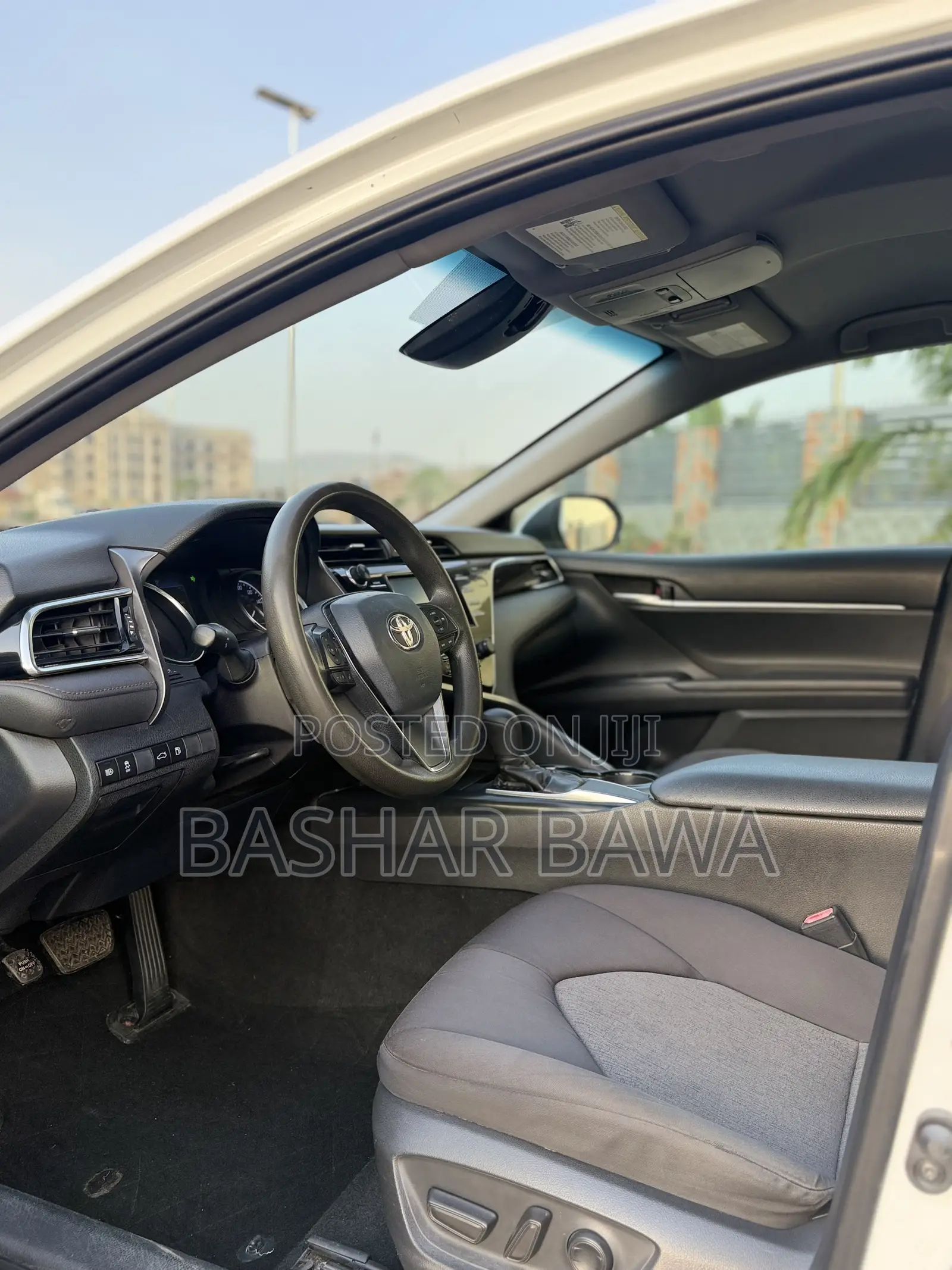 Toyota Camry LE FWD (2.5L 4cyl 8AM) 2018 White
