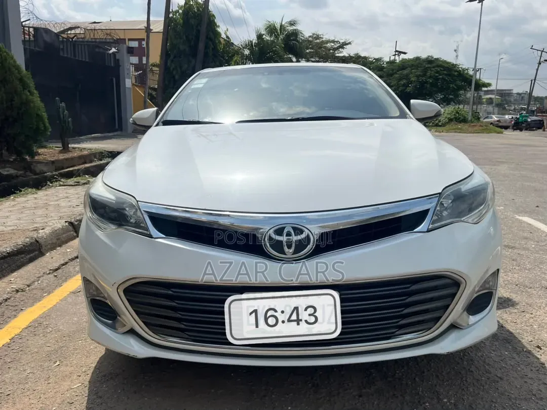 Toyota Avalon XLE Premium 4dr Sedan (3.5L 6cyl 6A) 2015 White