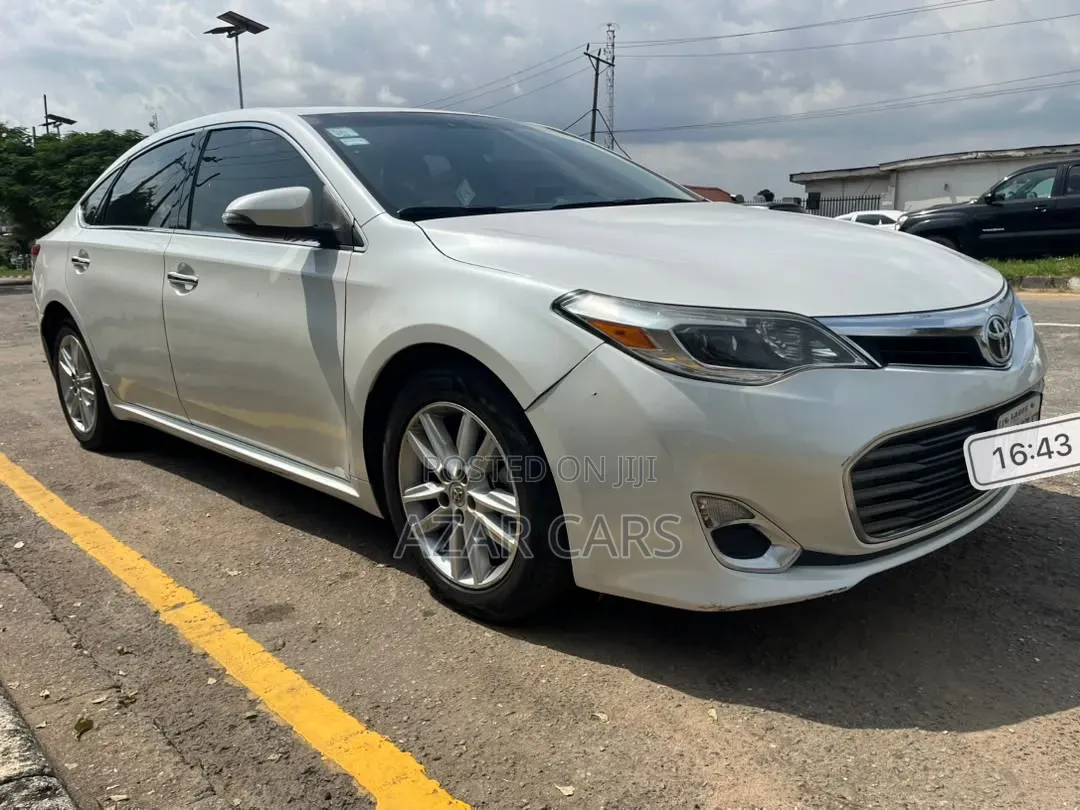 Toyota Avalon XLE Premium 4dr Sedan (3.5L 6cyl 6A) 2015 White