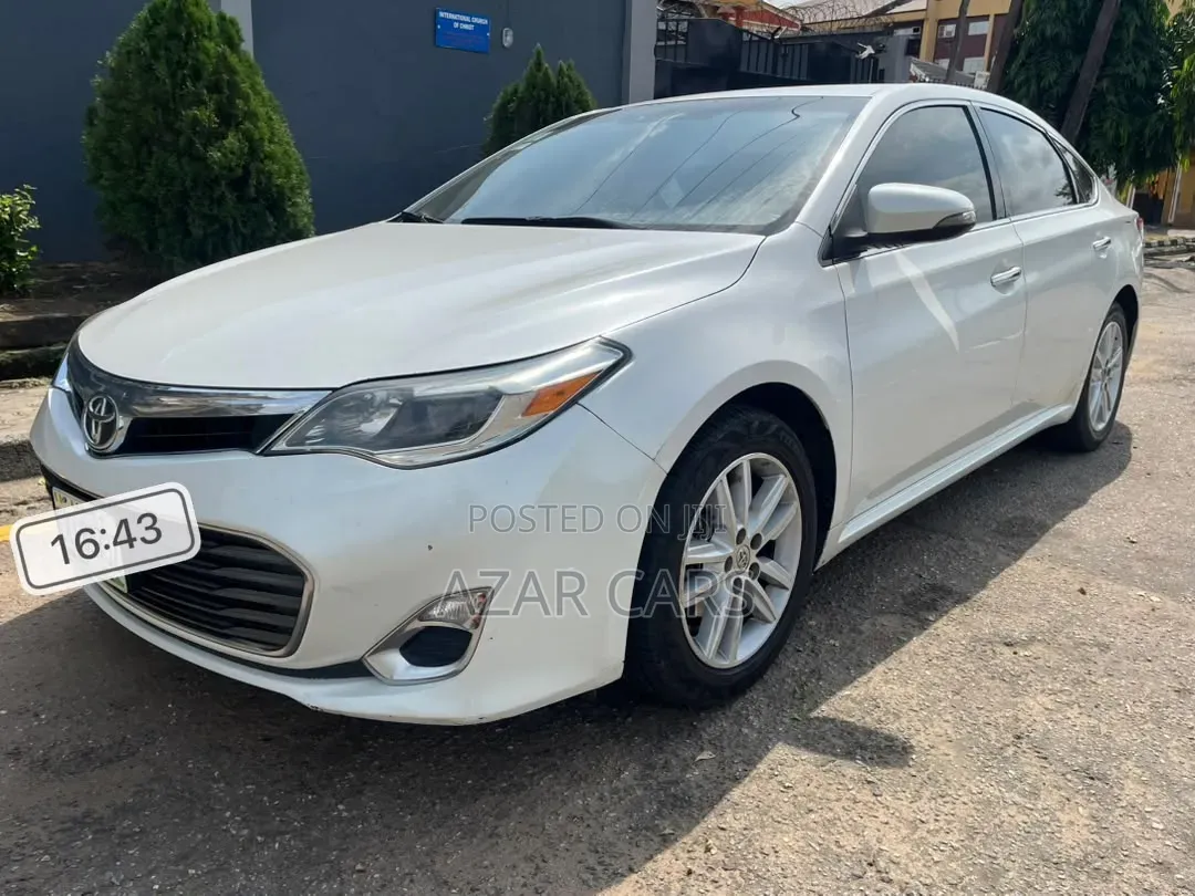 Toyota Avalon XLE Premium 4dr Sedan (3.5L 6cyl 6A) 2015 White