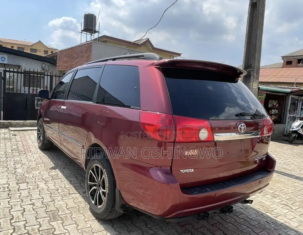 Toyota Sienna XLE Limited AWD 2006 Red