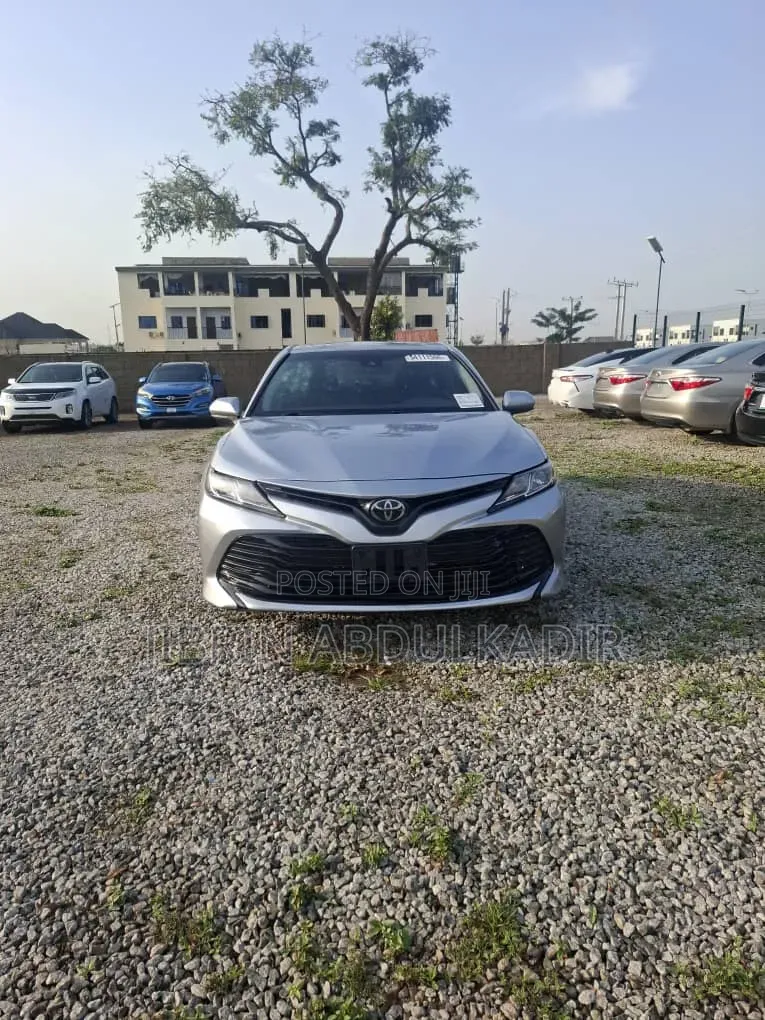 Toyota Camry LE FWD (2.5L 4cyl 8AM) 2018 Silver