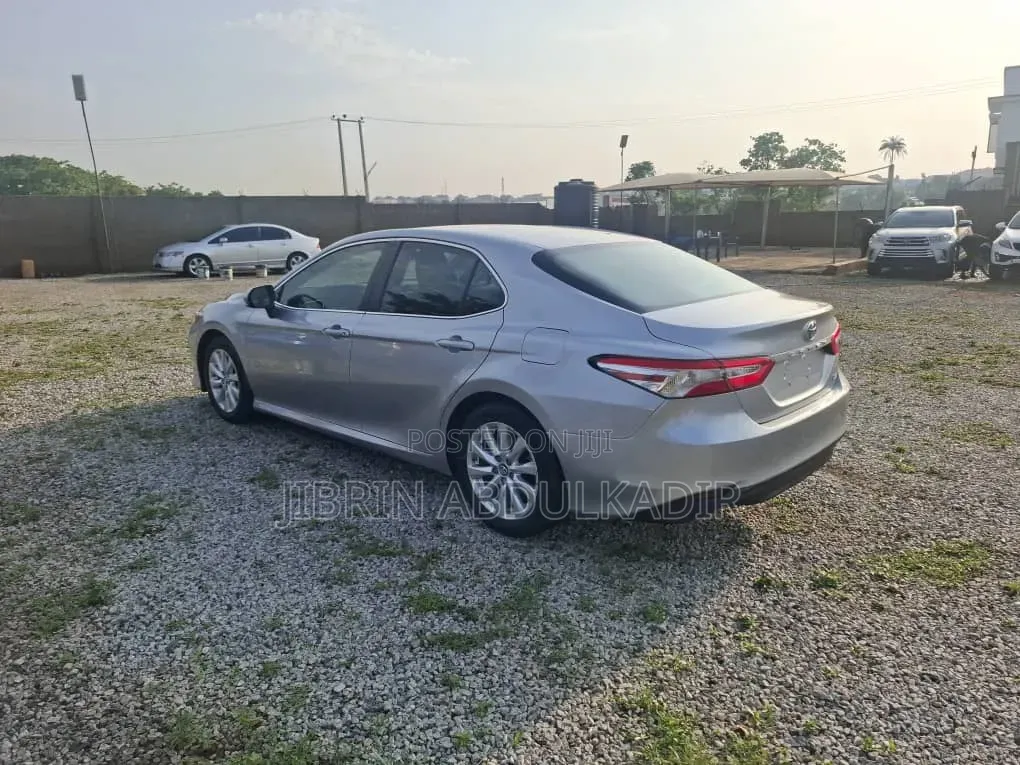 Toyota Camry LE FWD (2.5L 4cyl 8AM) 2018 Silver