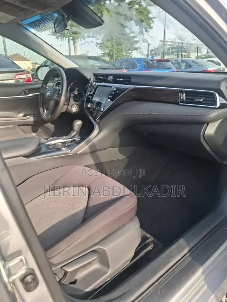 Toyota Camry LE FWD (2.5L 4cyl 8AM) 2018 Silver