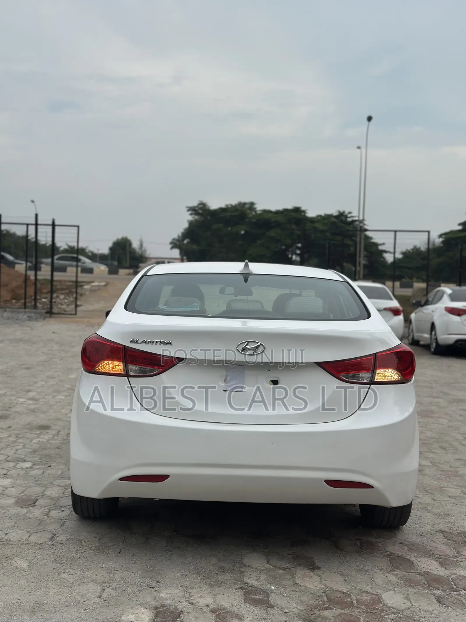 Hyundai Elantra 2013 White