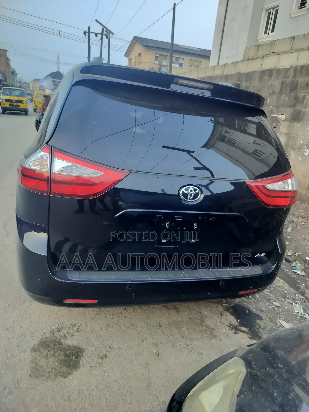 Toyota Sienna 2016 Black