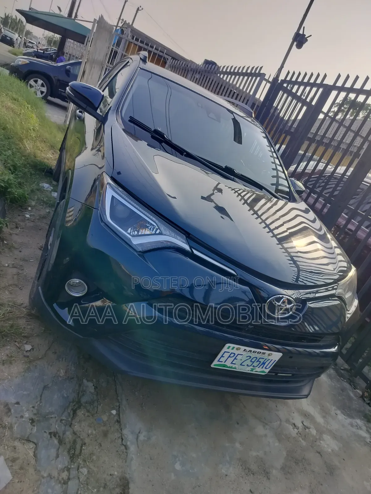 Toyota RAV4 2018 Blue
