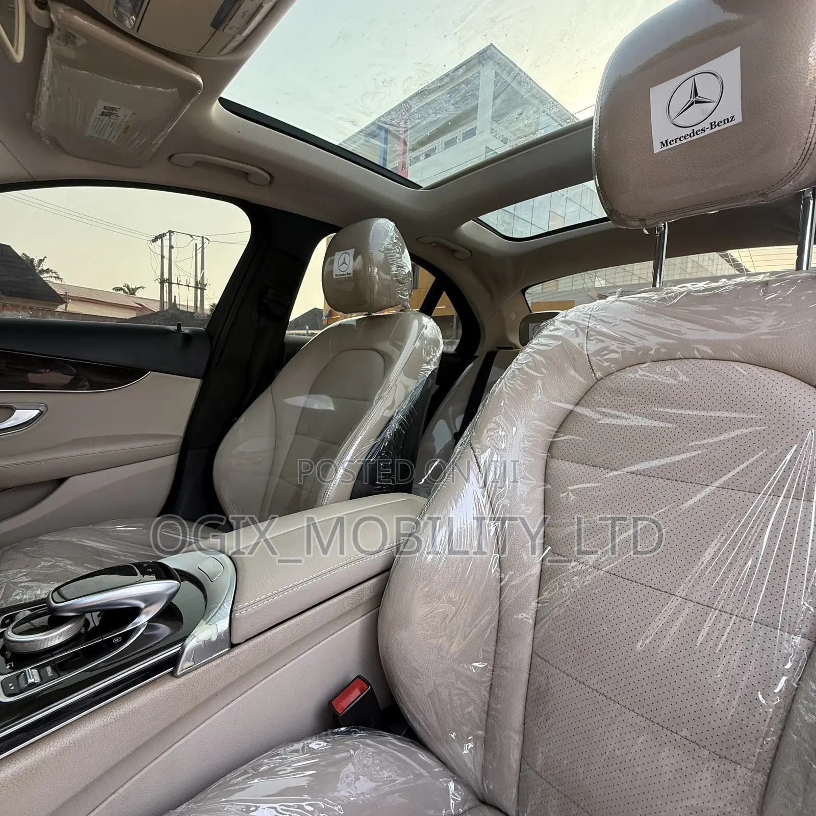 Mercedes-Benz C300 2016 Black