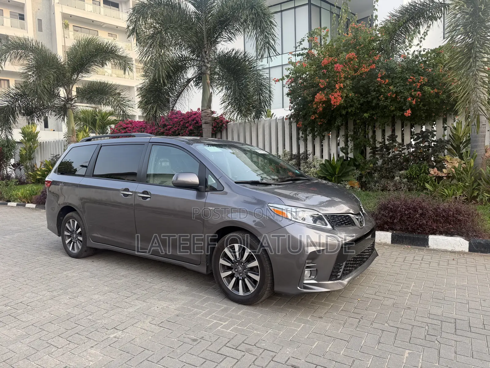 Toyota Sienna XLE AWD 2019 Gray