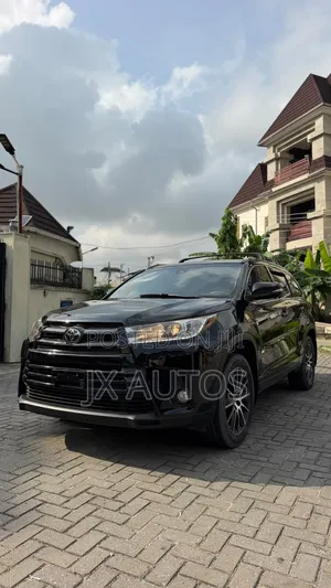 Toyota Highlander SE 4x4 V6 (3.5L 6cyl 8A) 2017 Black
