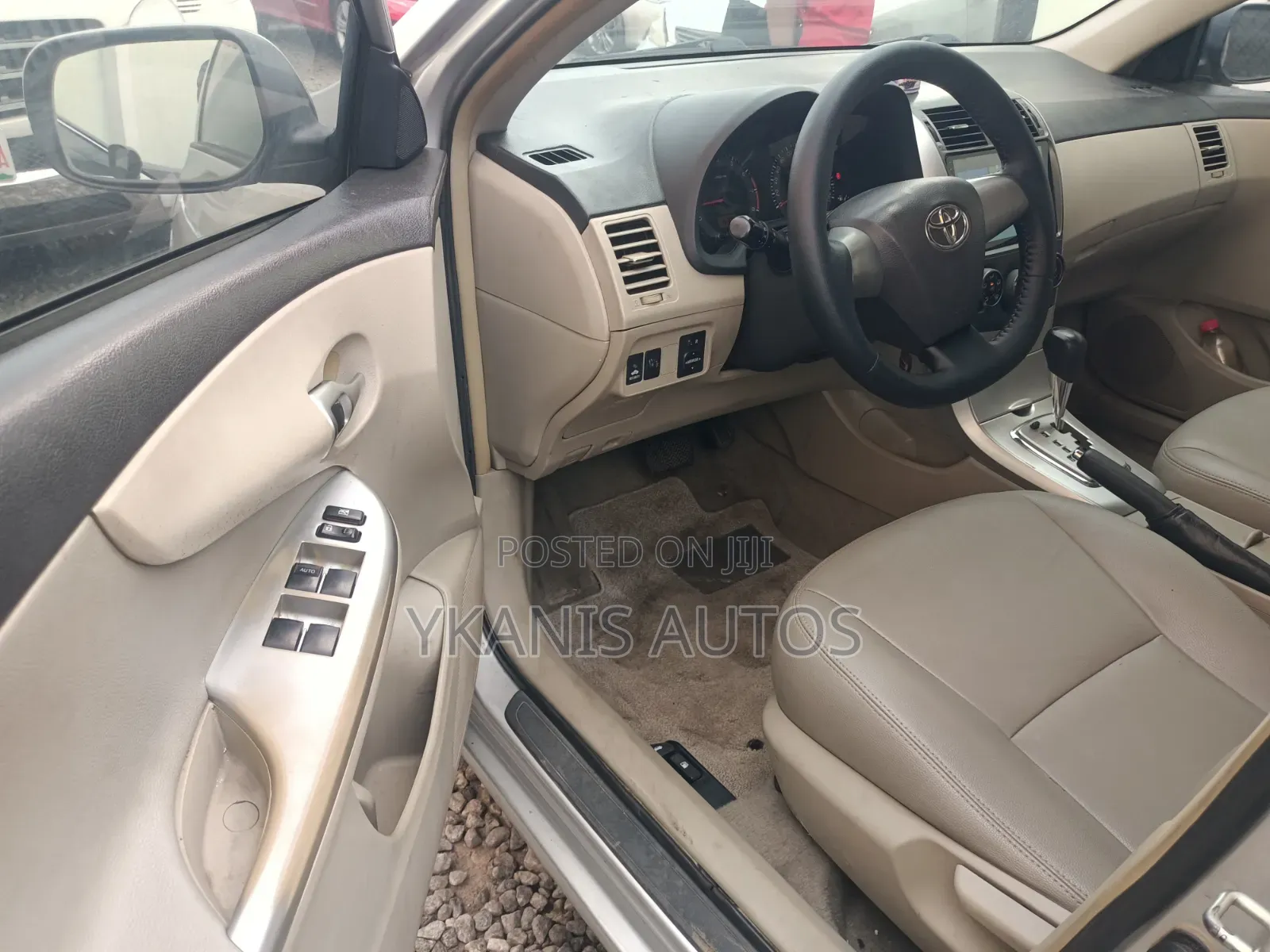 Toyota Corolla LE Special Edition 4dr Sedan (1.8L 4cyl 4A) 2013 Silver