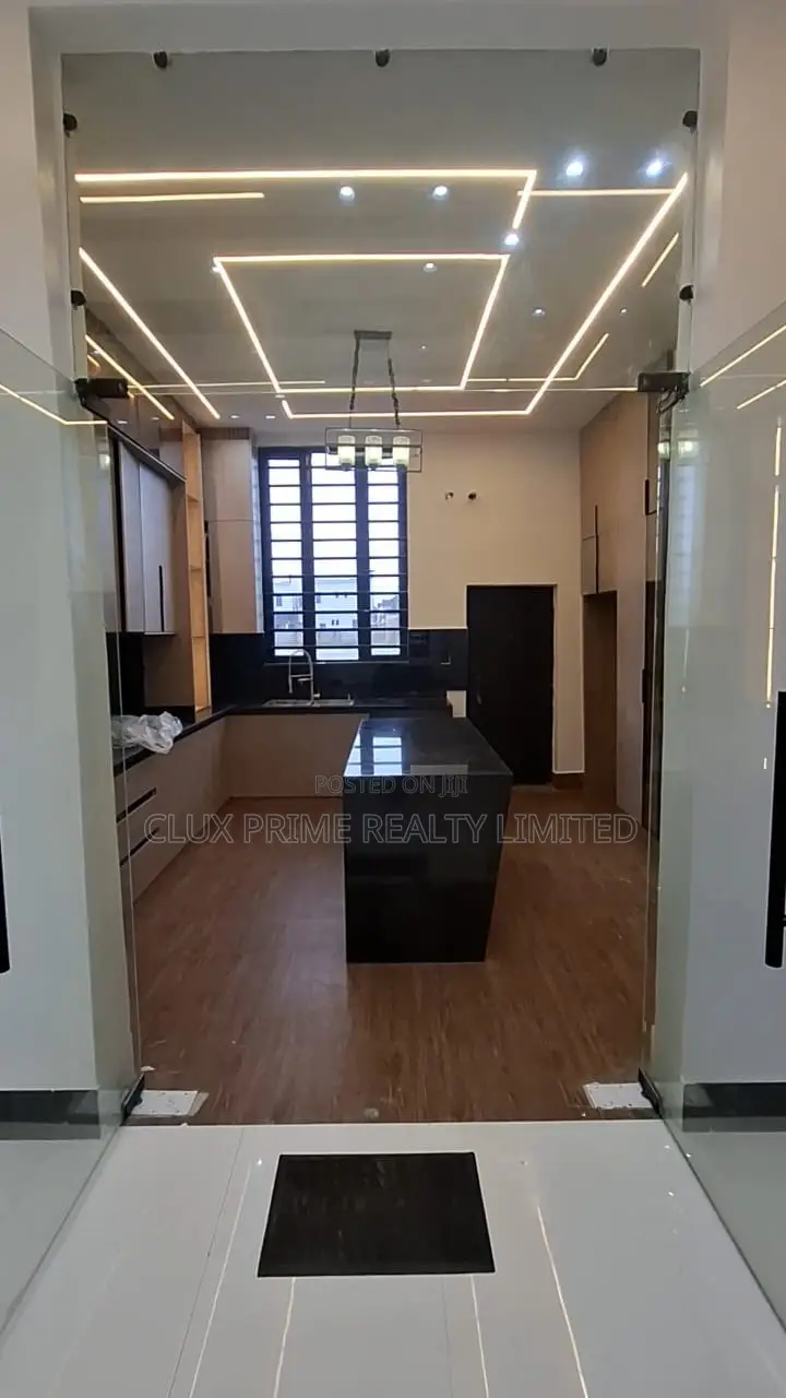 5bdrm Duplex in Lekki for sale