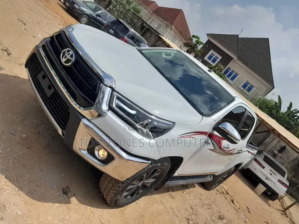 Toyota Hilux Revo Double Cab Petrol 2.7 RWD 2020 White