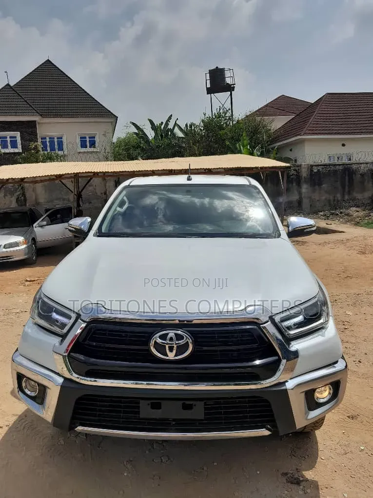 Toyota Hilux Revo Double Cab Petrol 2.7 RWD 2020 White