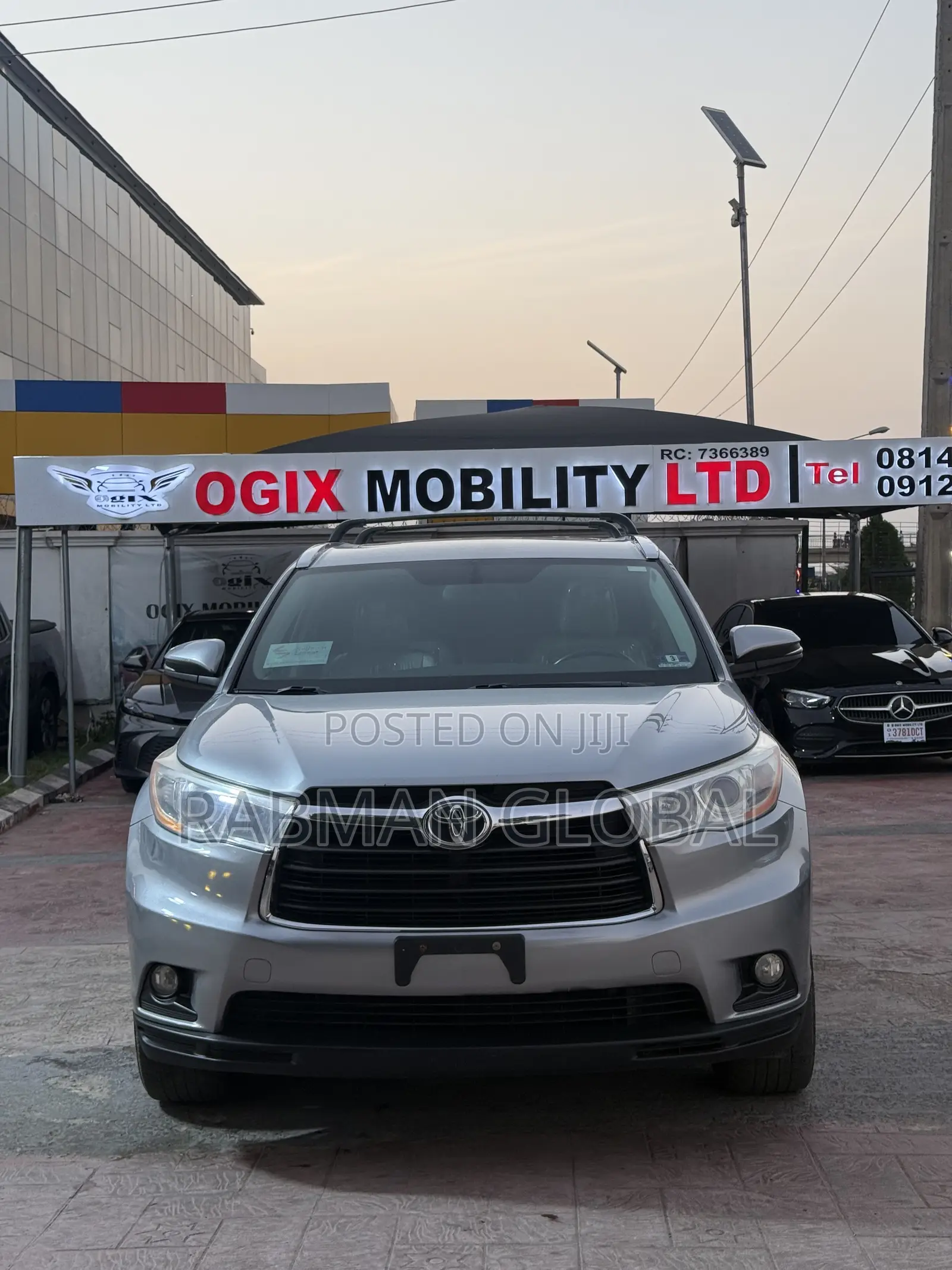 Toyota Highlander XLE 4dr SUV AWD (3.5L 6cyl 6A) 2014 Silver