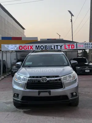 Toyota Highlander XLE 4dr SUV AWD (3.5L 6cyl 6A) 2014 Silver