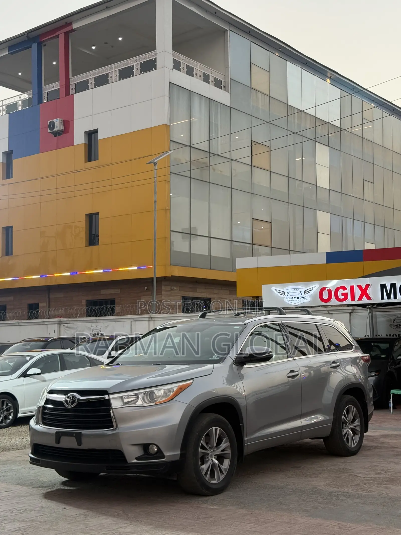 Toyota Highlander XLE 4dr SUV AWD (3.5L 6cyl 6A) 2014 Silver