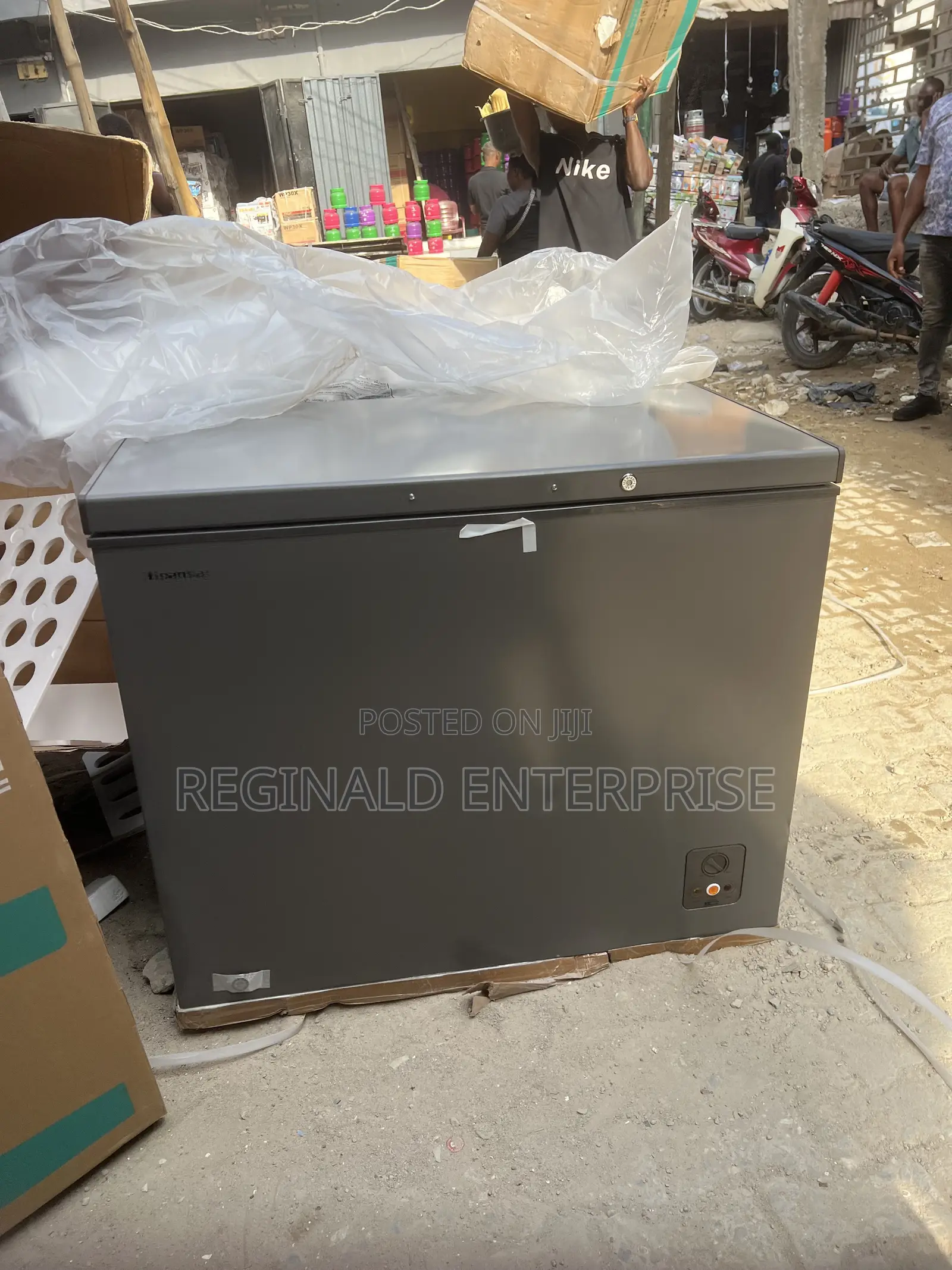 250 Litre Chest Freezer Hisense