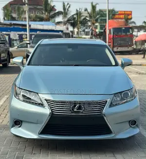 Lexus ES 2013 Blue