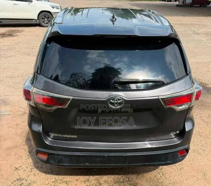 Toyota Highlander XLE 4dr SUV (3.5L 6cyl 6A) 2014 Gray