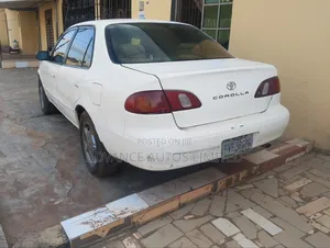 Toyota Corolla Automatic 1999 White