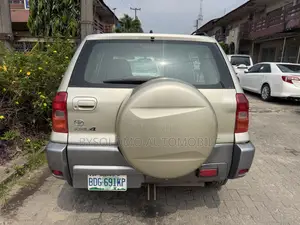 Toyota RAV4 Automatic 2003 Gold
