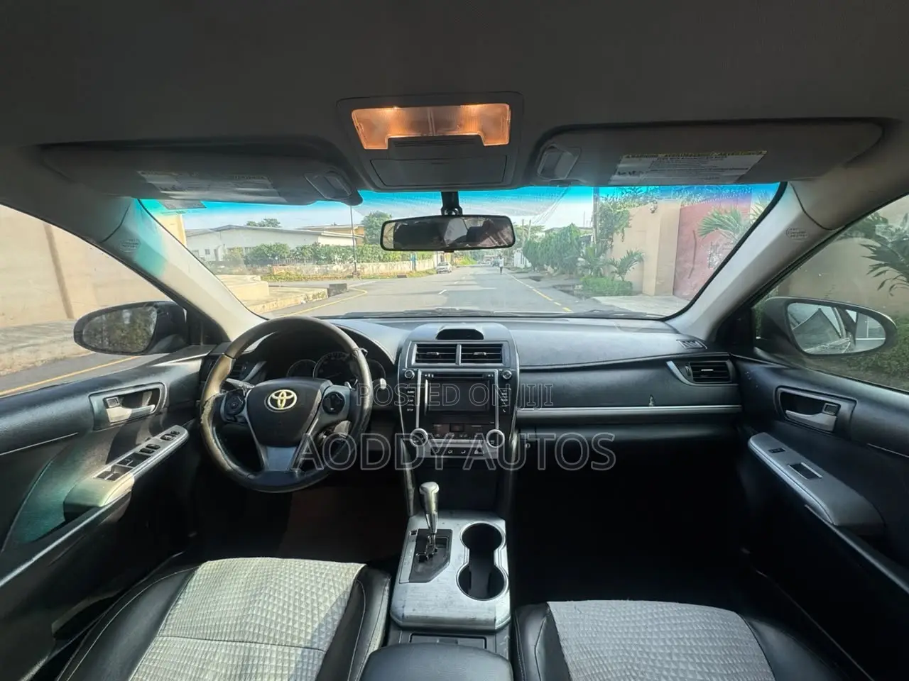 Toyota Camry XLE 4dr Sedan w/Prod. End 11/13 (2.5L 4cyl 6A) 2014 Gray