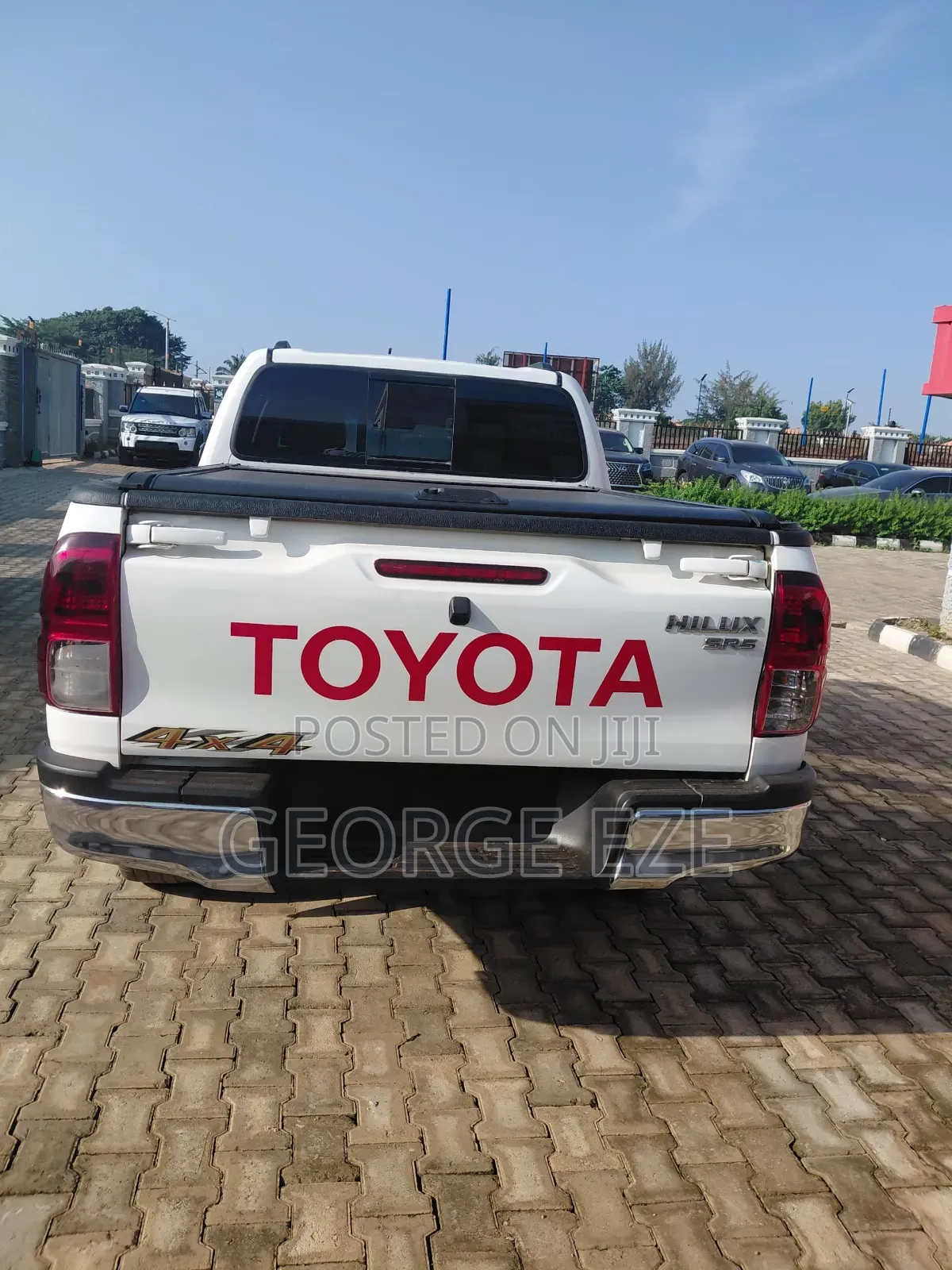 Toyota Hilux 2021 White