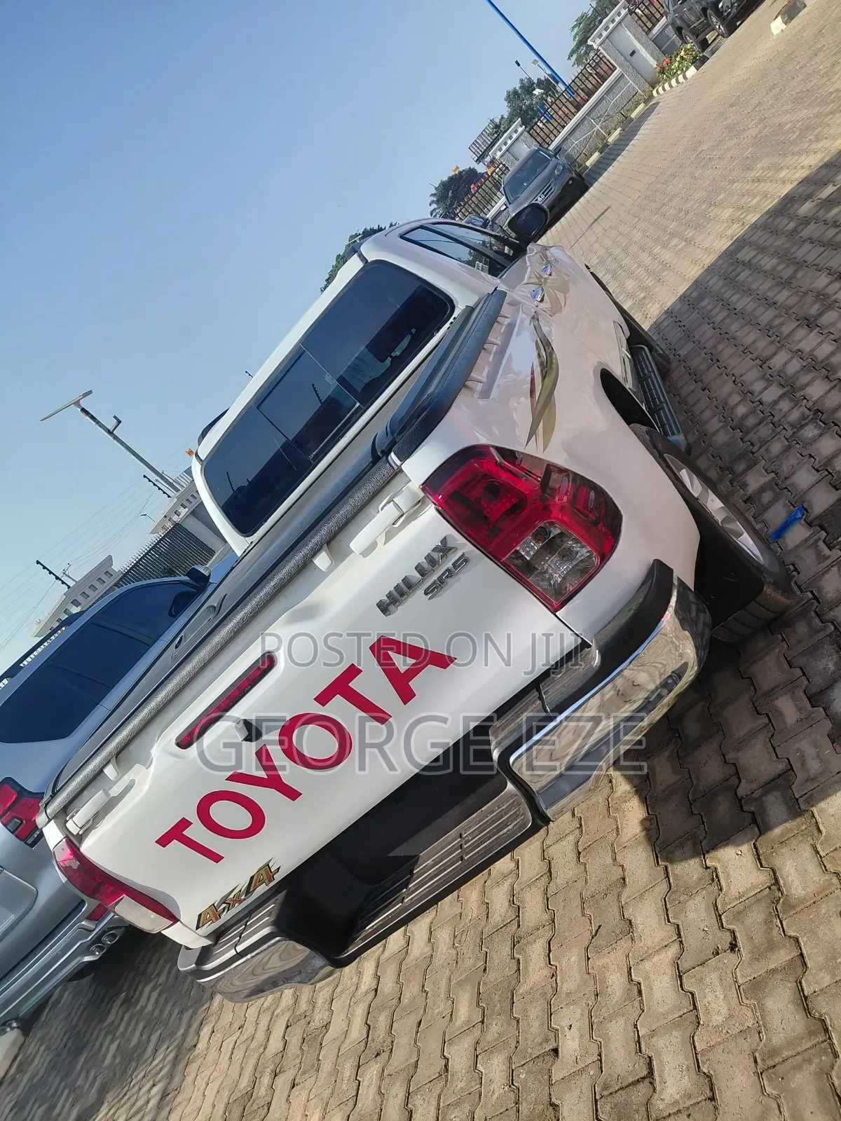 Toyota Hilux 2021 White