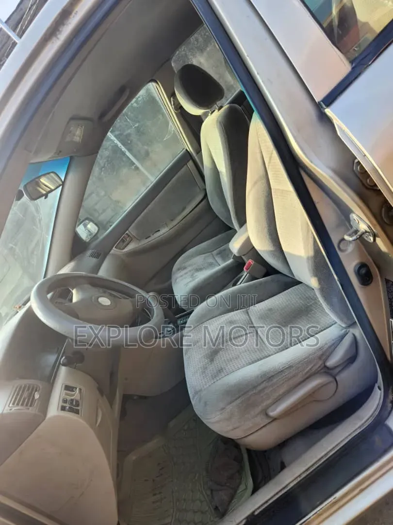 Toyota Corolla 2005 Gold
