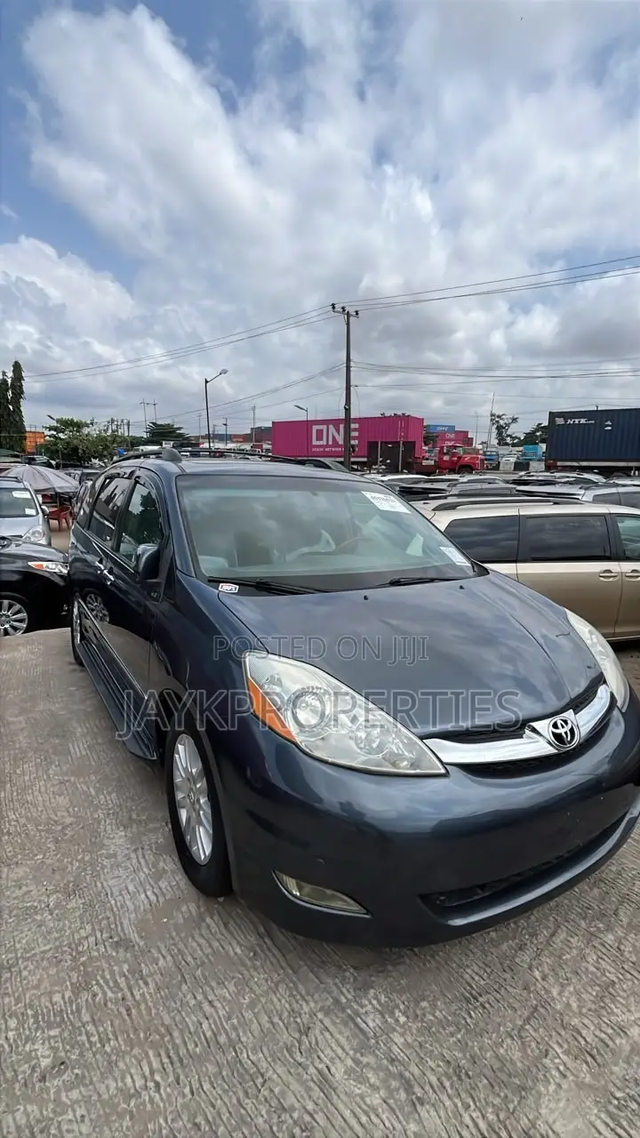 Toyota Sienna 2009 Gray