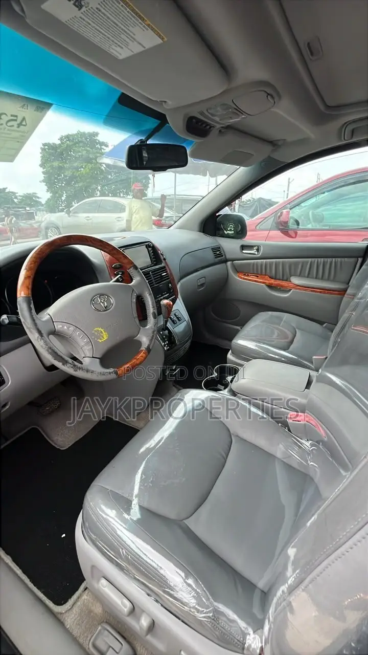 Toyota Sienna 2009 Gray