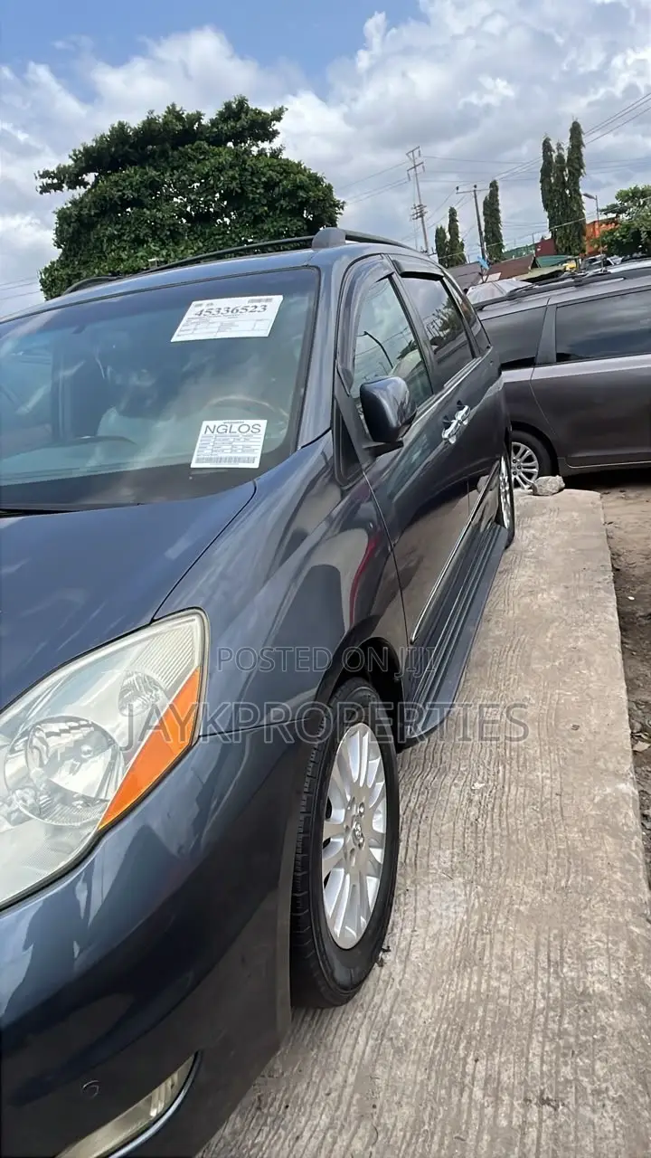 Toyota Sienna 2009 Gray