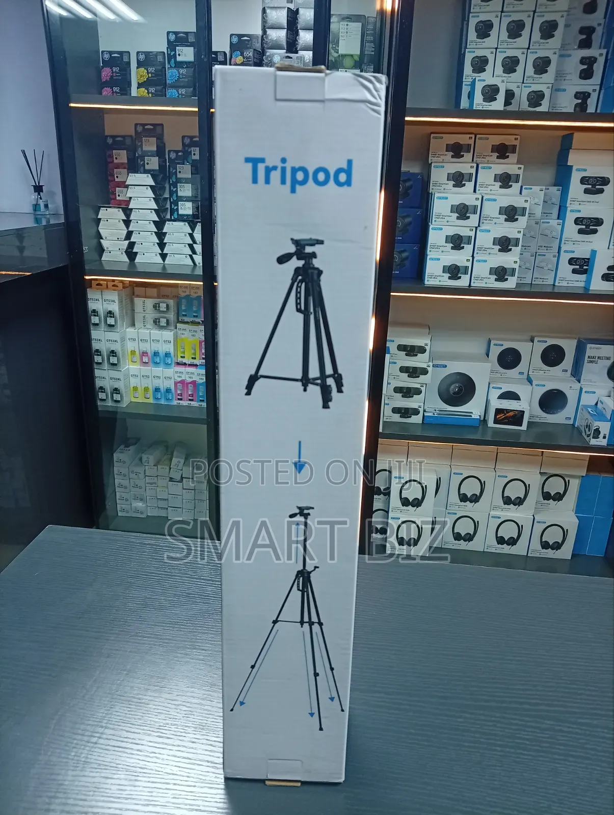 The Emeet Tripod