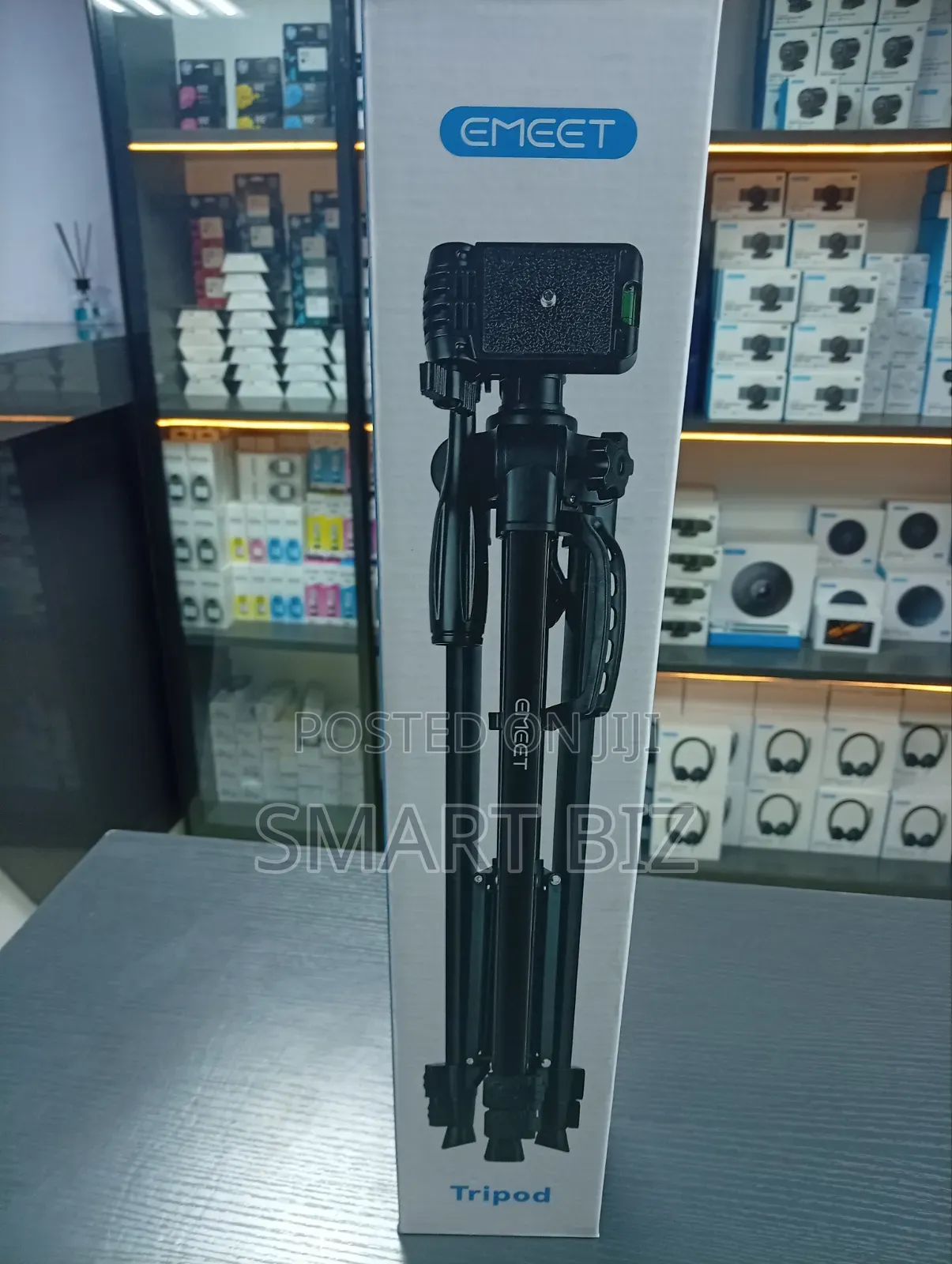 The Emeet Tripod