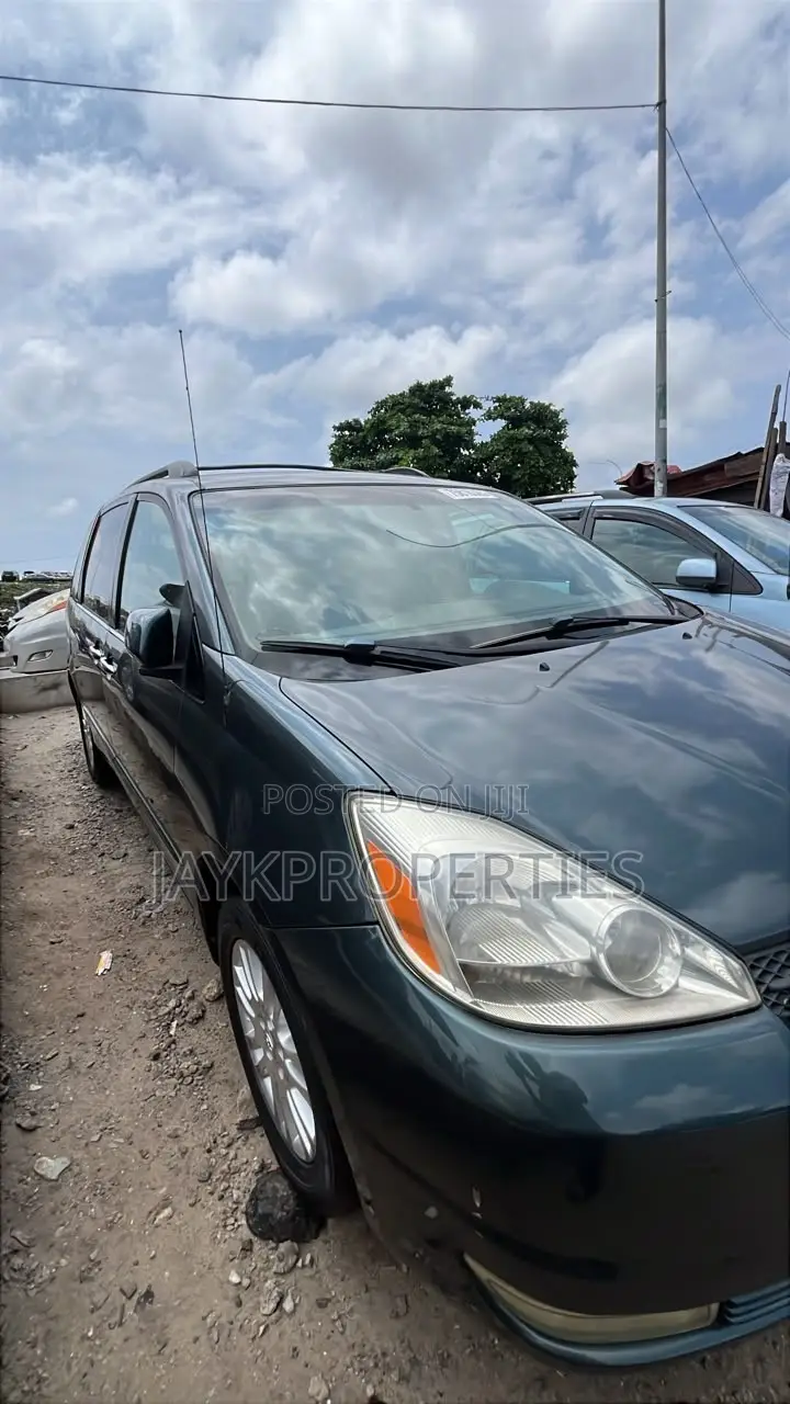 Toyota Sienna 2005 Green