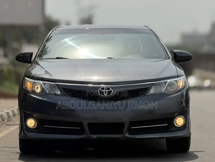 Toyota Camry SE 4dr Sedan (2.5L 4cyl 6A) 2014 Gray