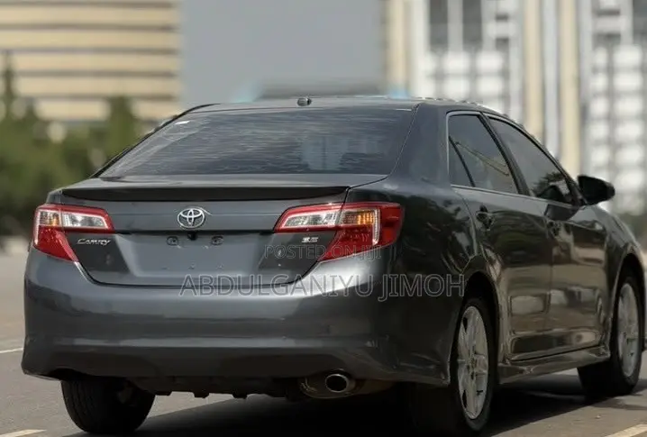 Toyota Camry SE 4dr Sedan (2.5L 4cyl 6A) 2014 Gray