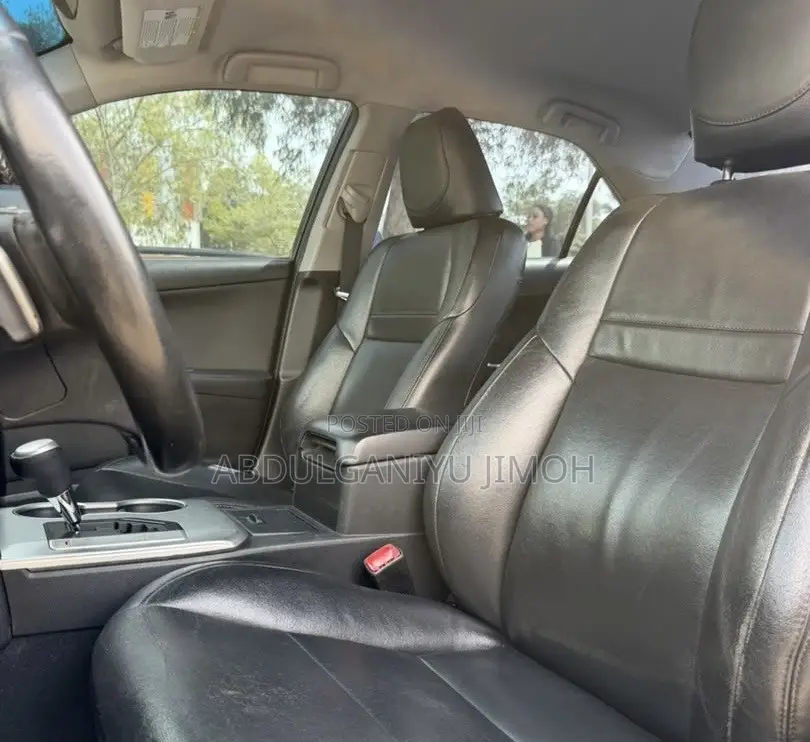 Toyota Camry SE 4dr Sedan (2.5L 4cyl 6A) 2014 Gray