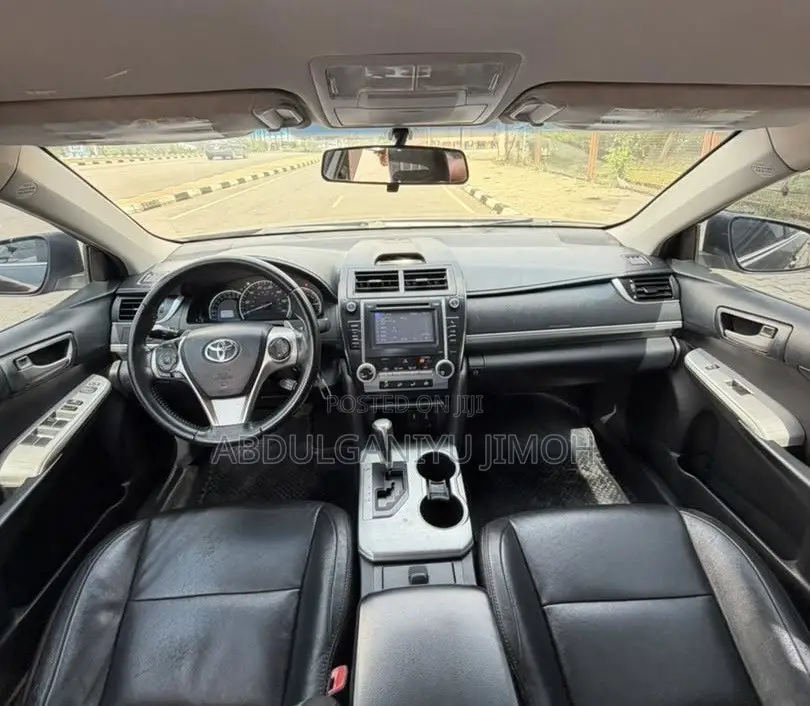Toyota Camry SE 4dr Sedan (2.5L 4cyl 6A) 2014 Gray