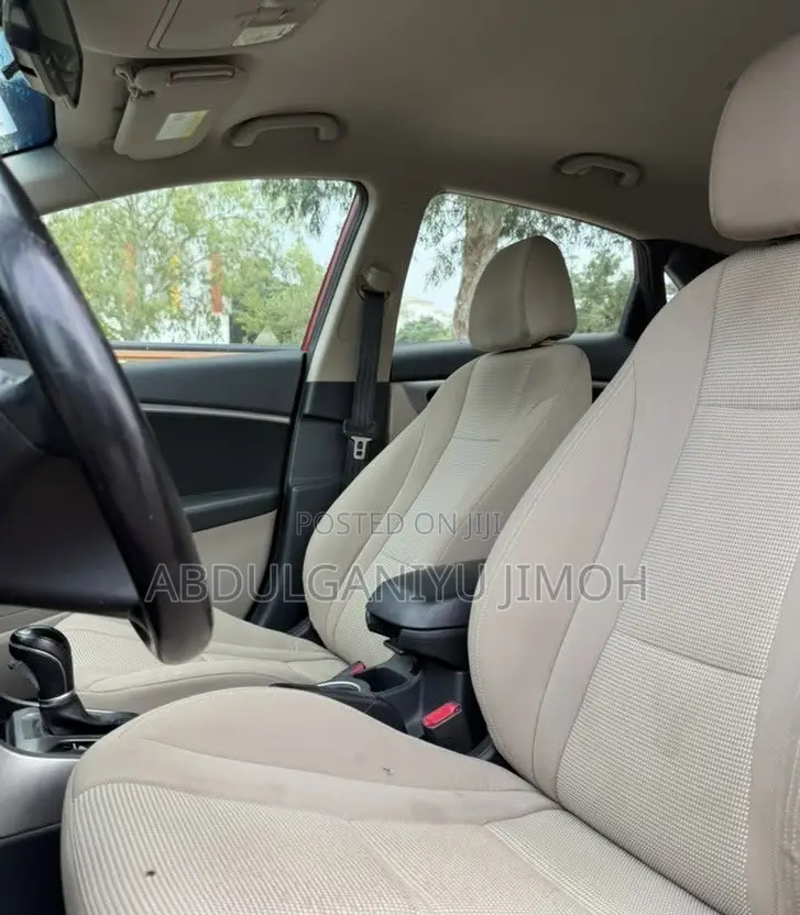 Hyundai Elantra 2016 Red