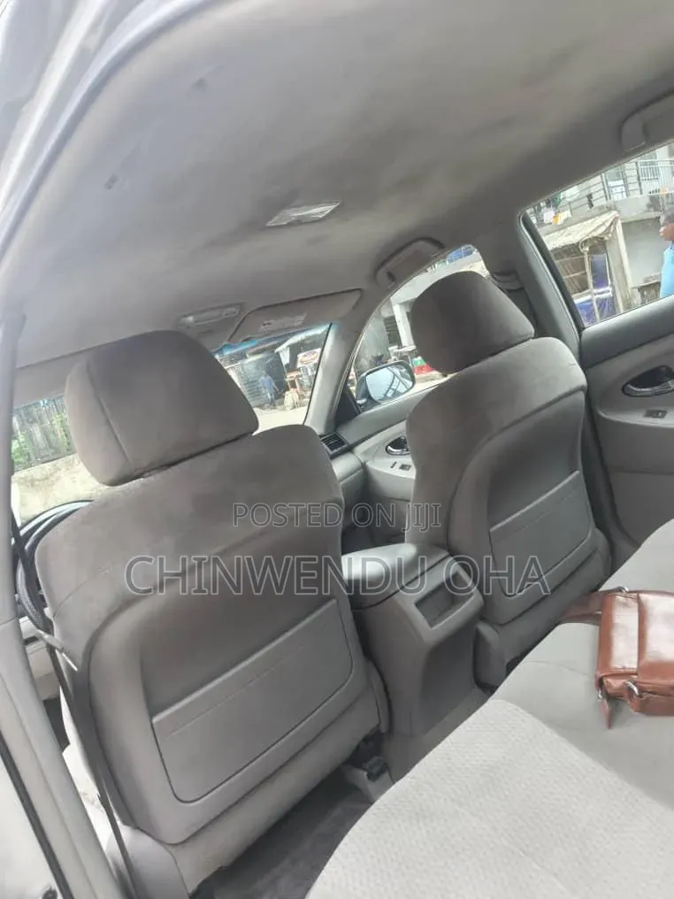Toyota Camry 2010 Silver