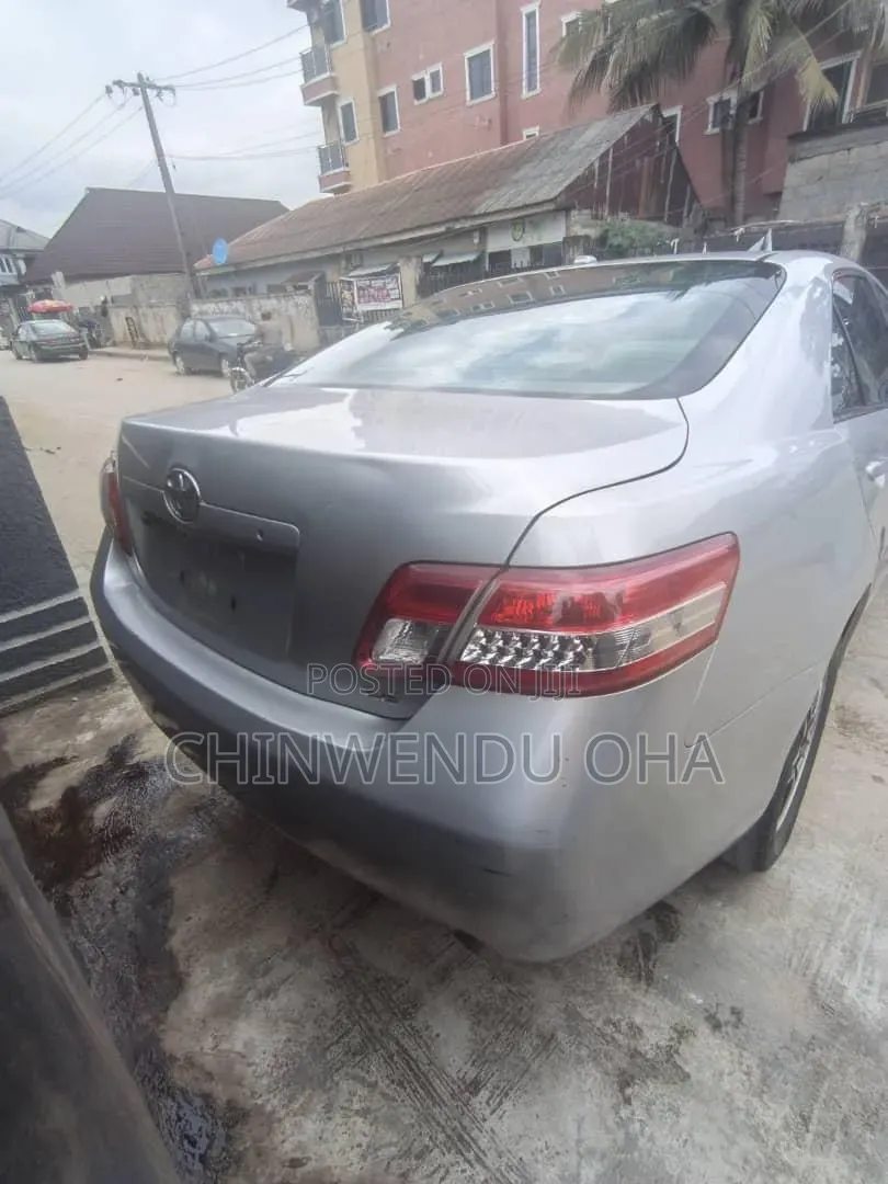 Toyota Camry 2010 Silver