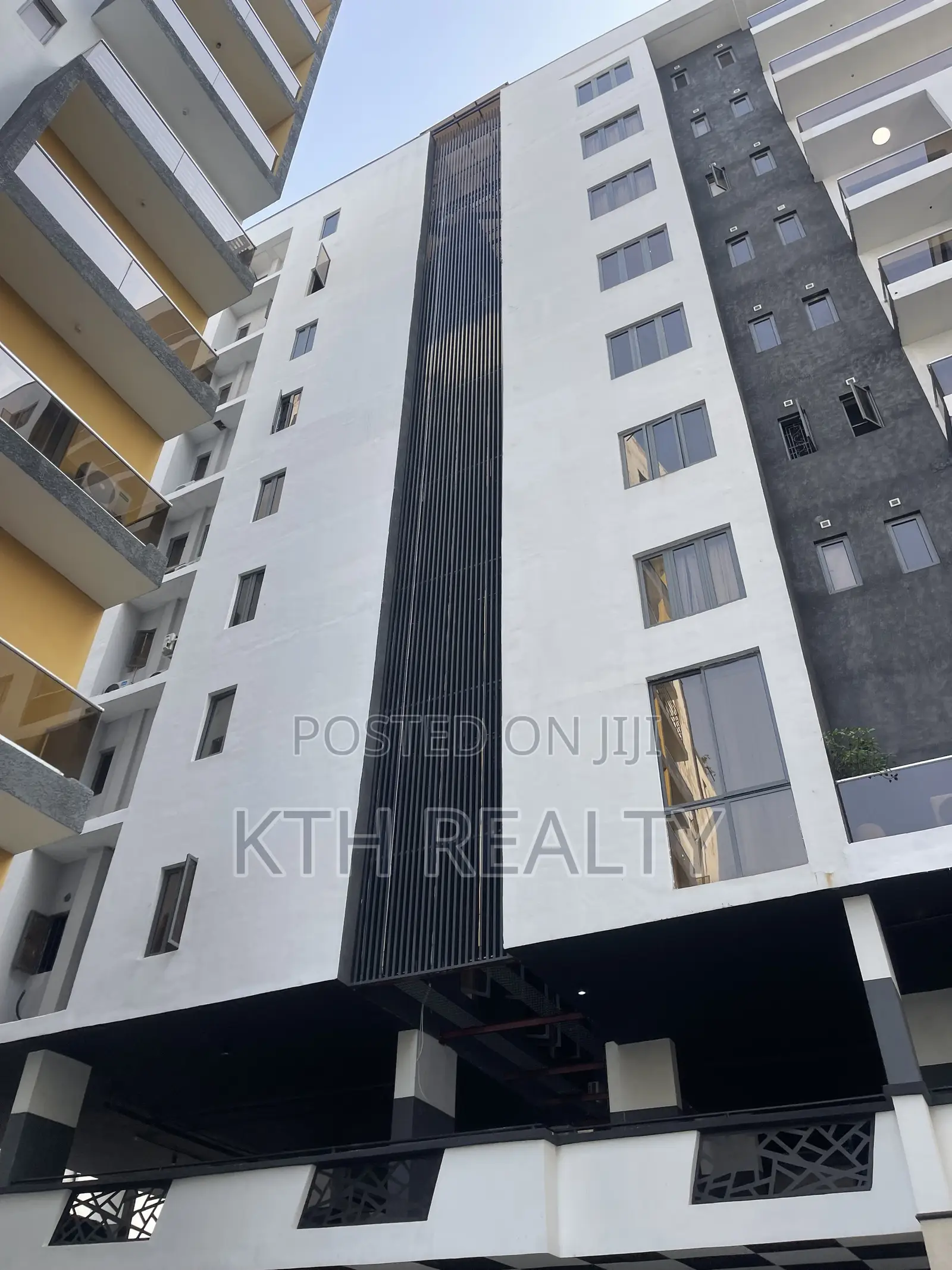 4bdrm Apartment in Banana Island for sale