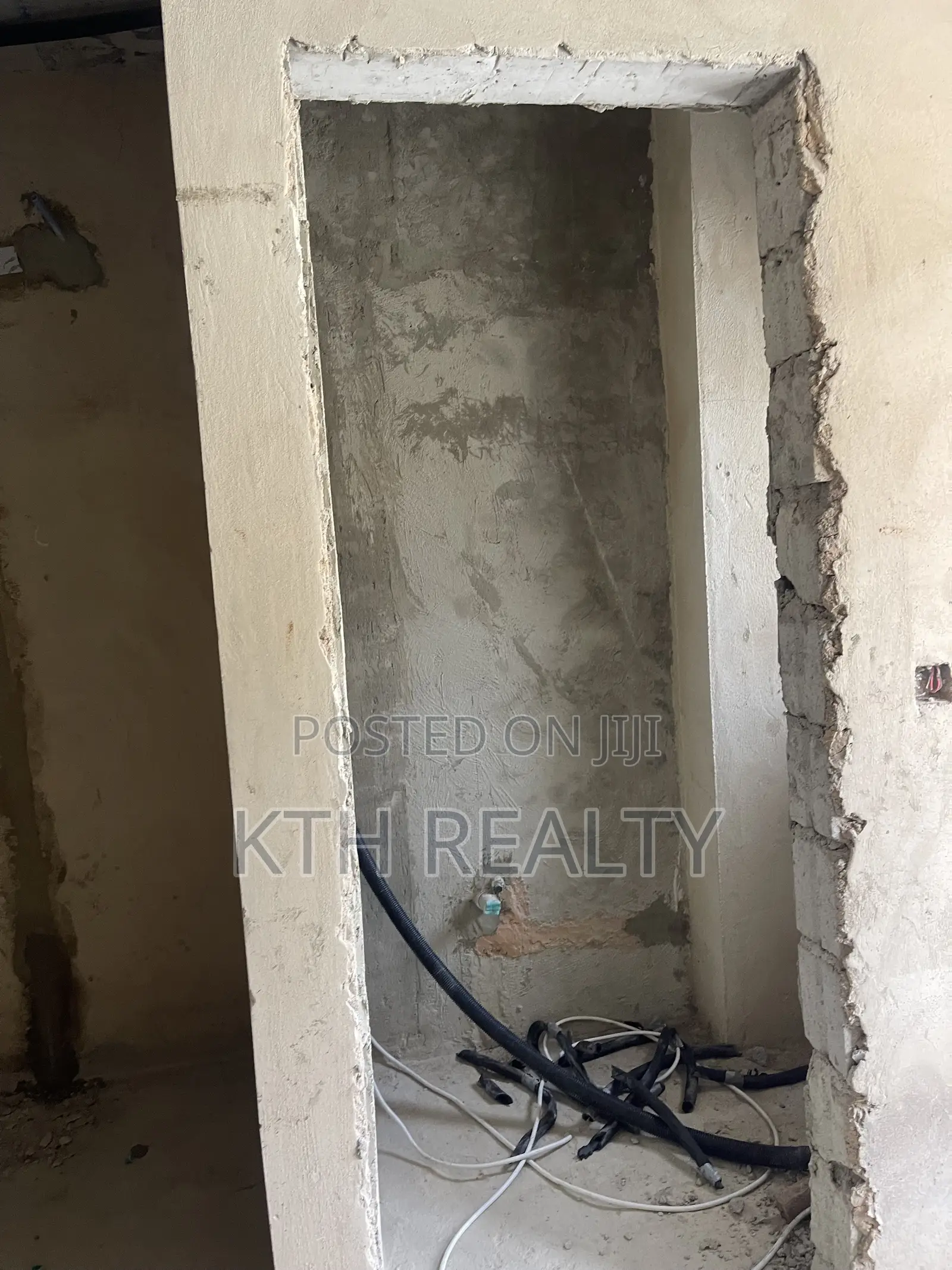 4bdrm Apartment in Banana Island for sale