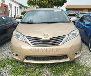 Toyota Sienna 2011 Gold